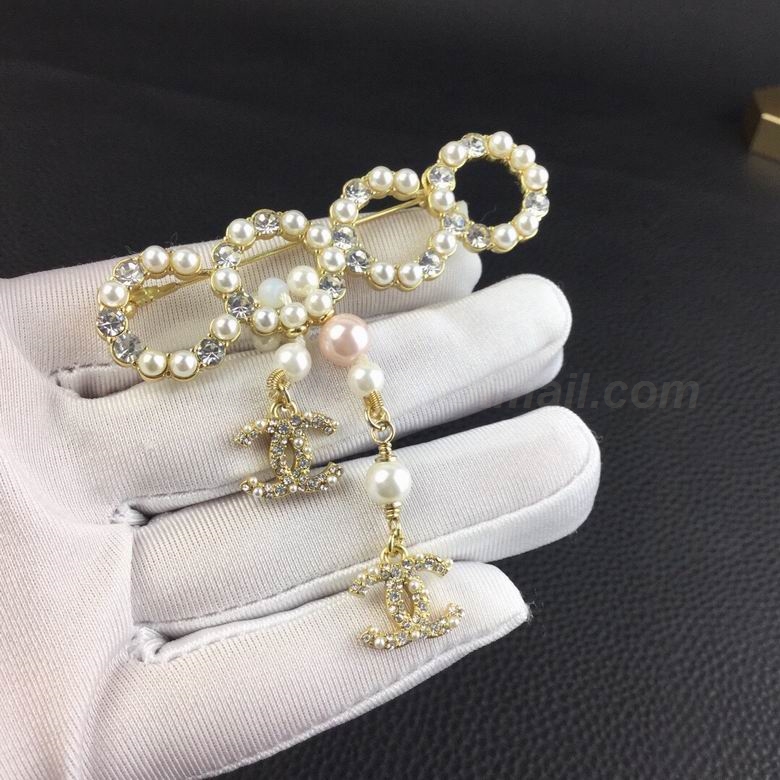 Chanel Brooch 261